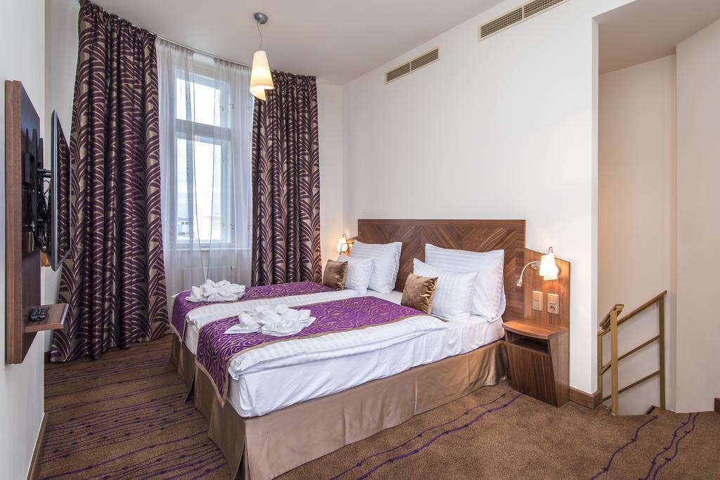 Merchants Crown Suites And Spa Hotel
