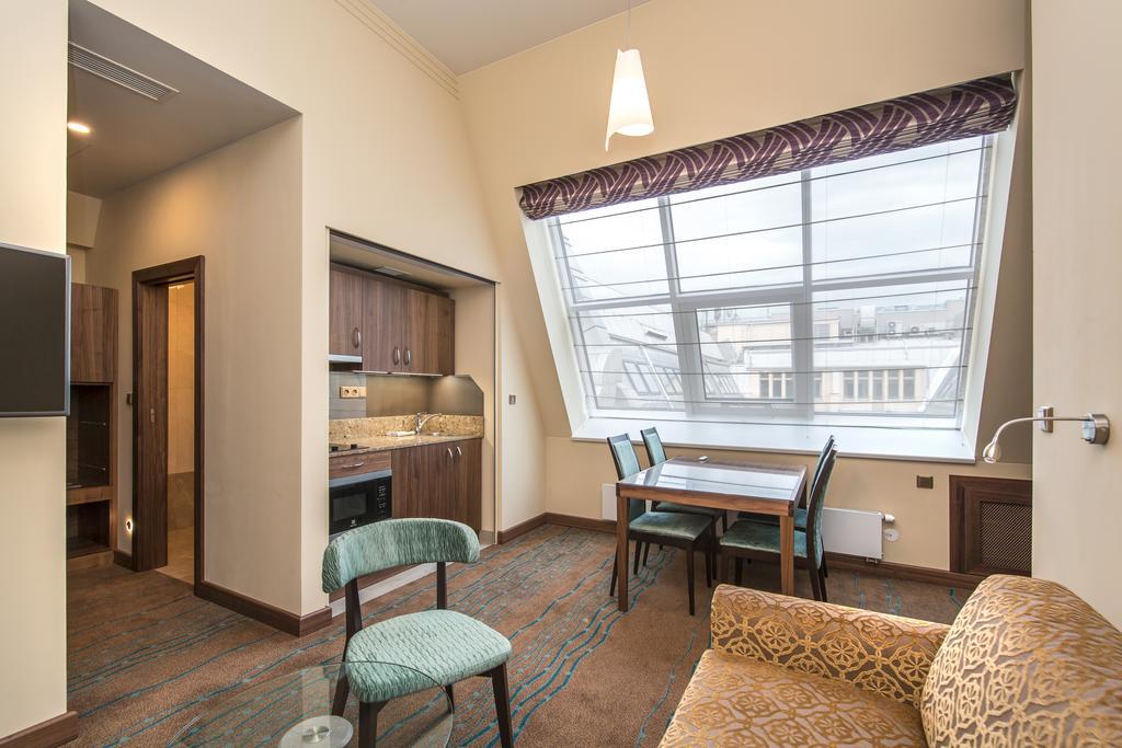 Merchants Crown Suites And Spa Hotel