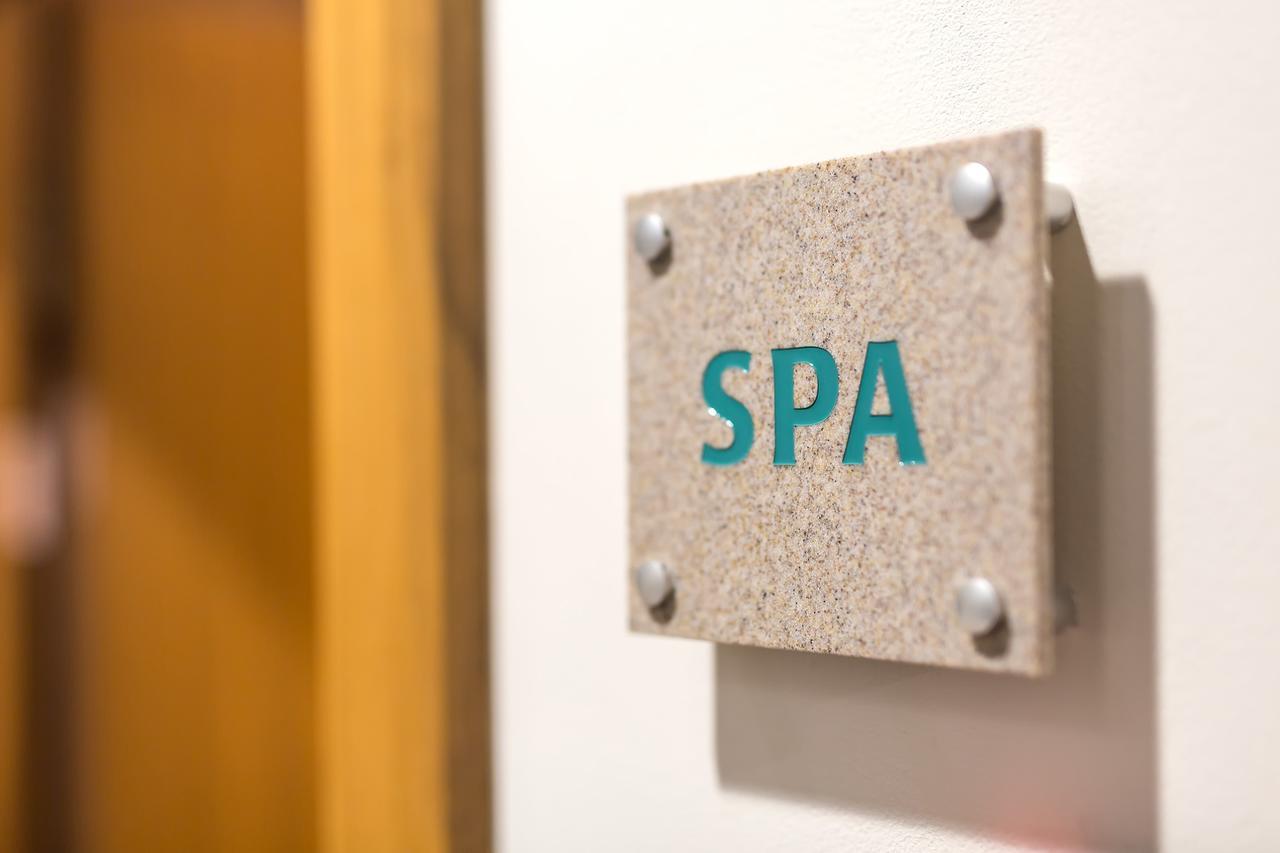 Hotel Merchants Crown And